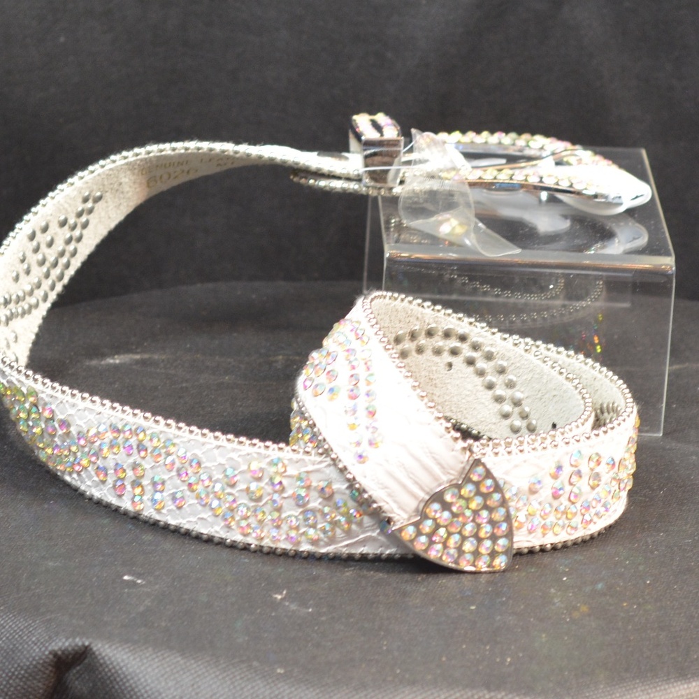 White Rhinestone Leather Belt M/L NWT - Picture 5 of 15